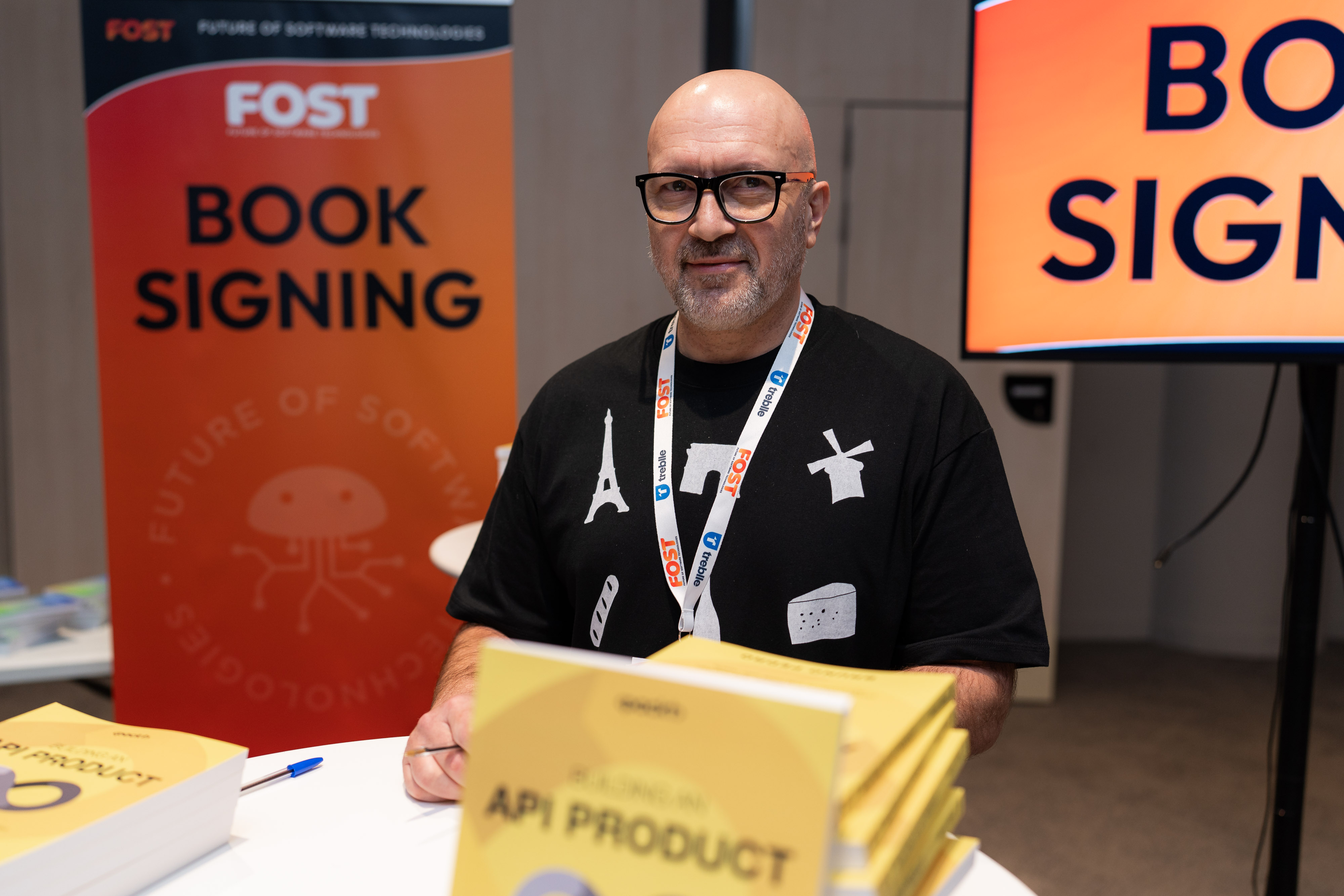 Bruno Pedro at a book-signing session