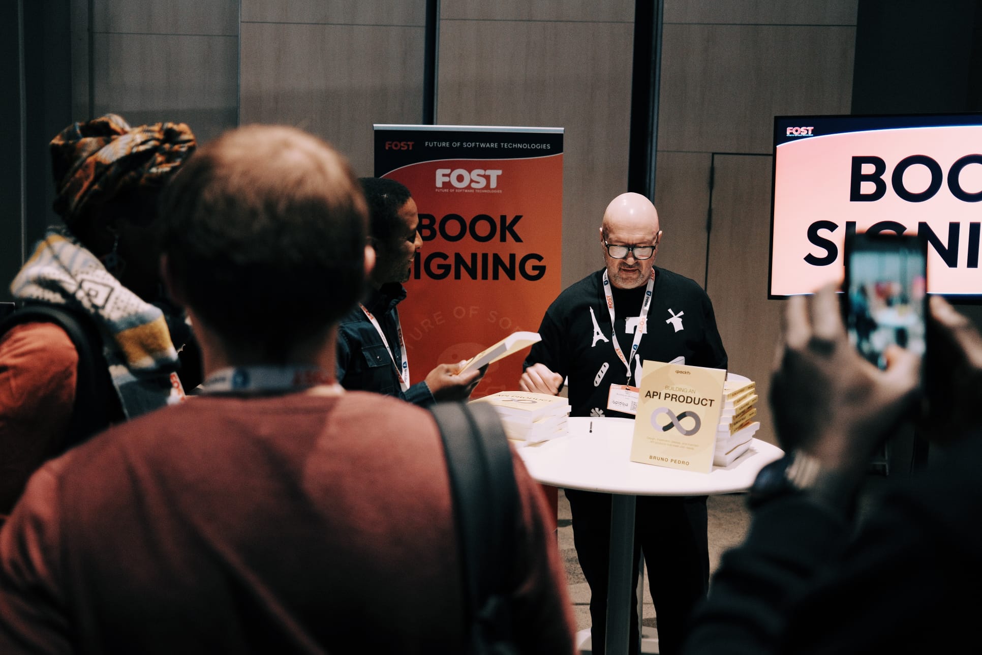 Bruno Pedro at a book-signing session